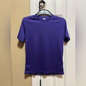 Short-sleeved T-shirt.